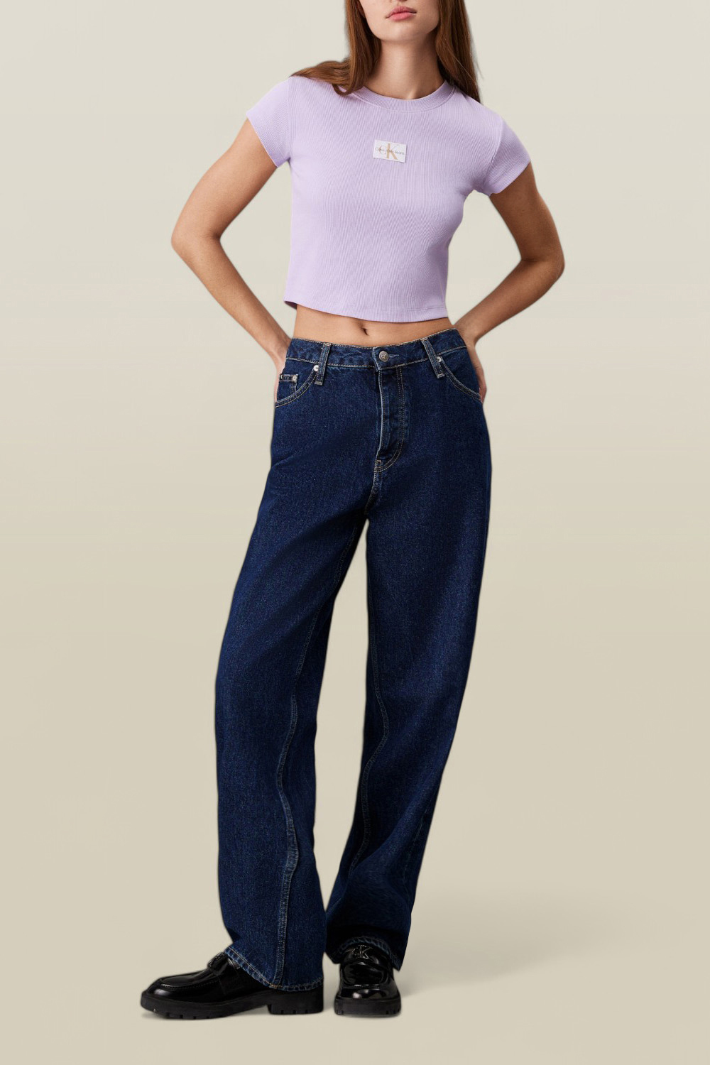 תמונת כל הלוק של חולצת טי ריב CALVIN KLEIN